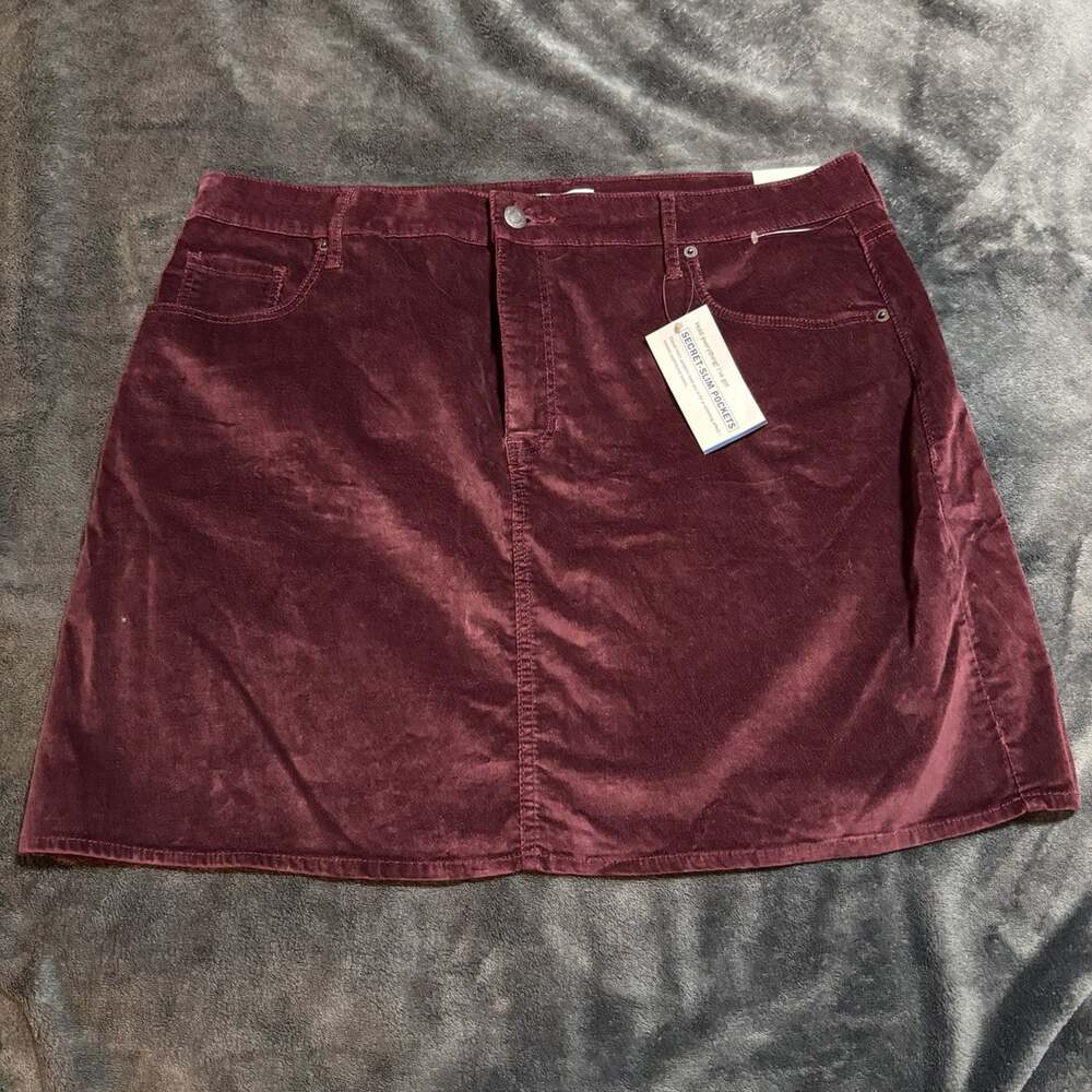 Old Navy Mini Velvet Skirt Size 16 NWT Burgundy